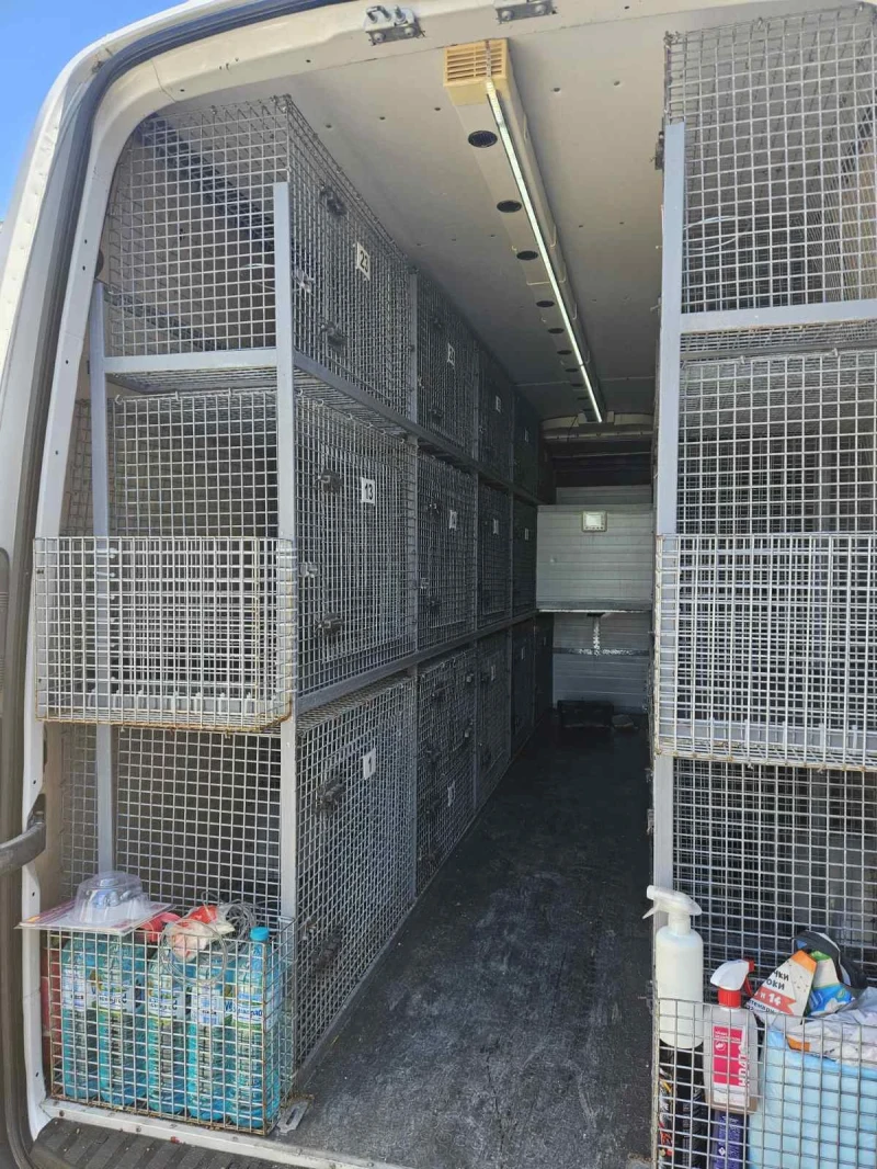 VW Crafter Легло, Темпомат, Климатик , снимка 11 - Бусове и автобуси - 52953737