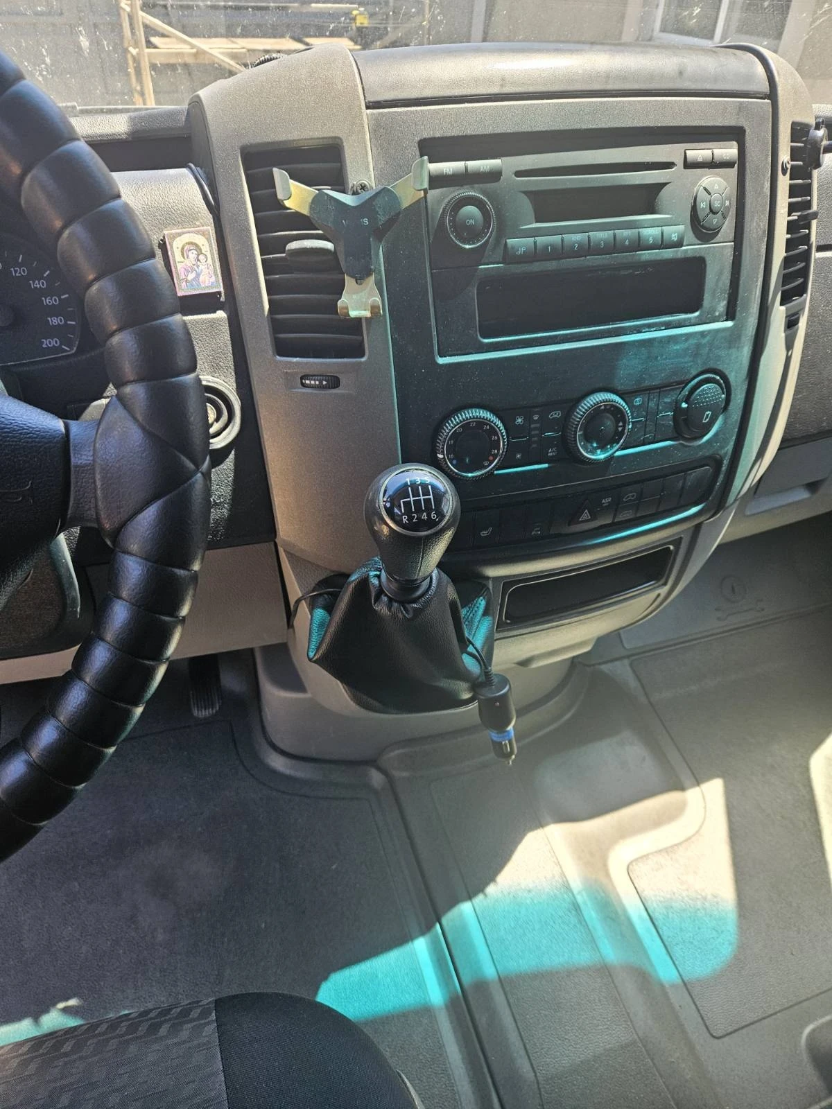 VW Crafter Легло, Темпомат, Климатик  - изображение 5