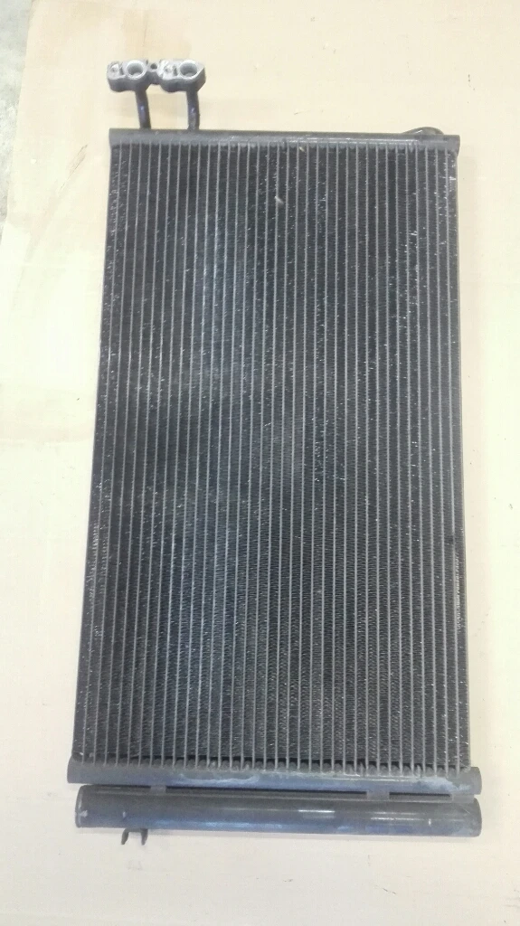 Радиатор климатик Бмв 320д Е90