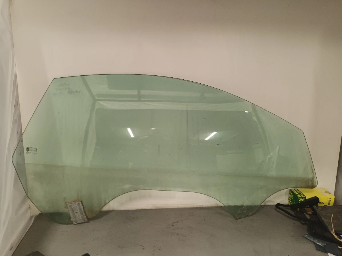 Стъкло дясно опел зафира 1.4б