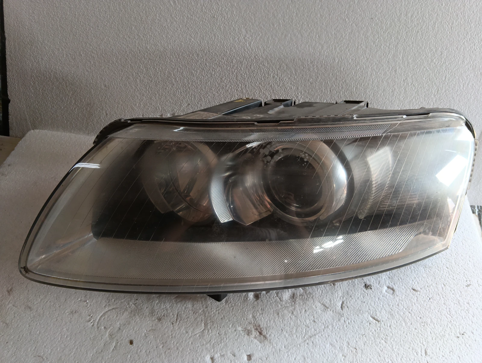 фар ляв ксенон незавиващ 4F0941003AL Audi A6
