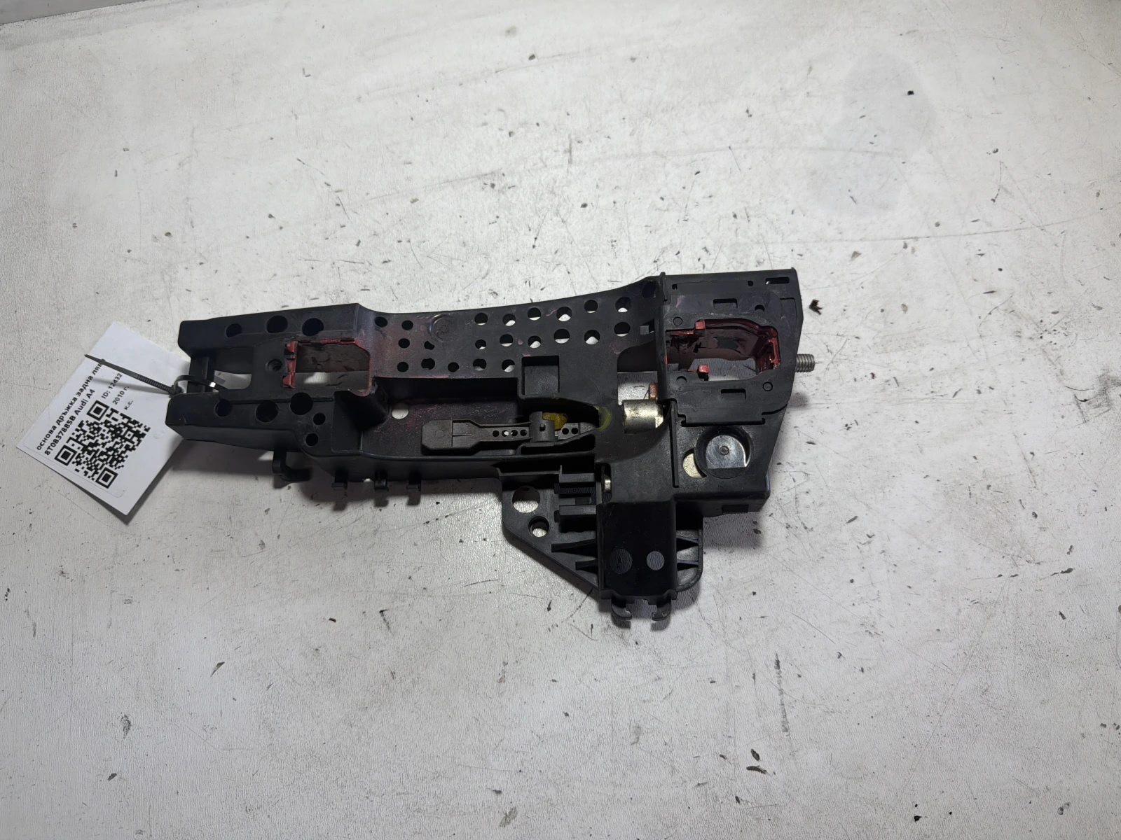 основа дръжка задна лява 8T0837885B Audi A4