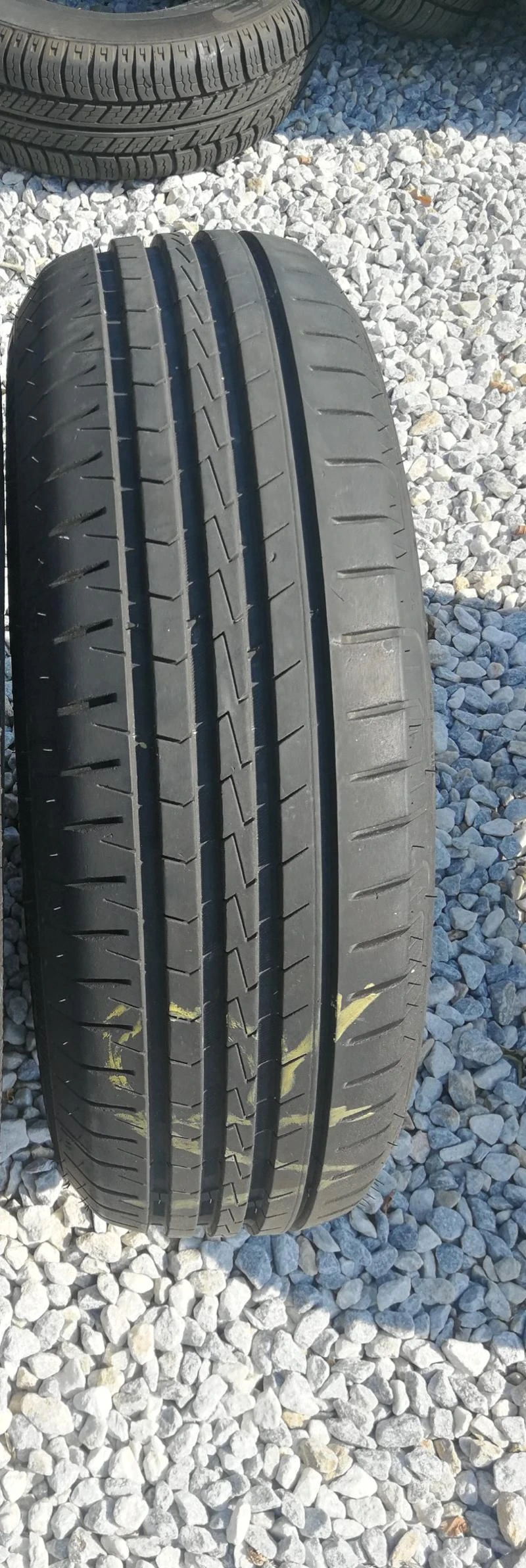 Гуми Летни 175/65R15, снимка 1 - Гуми и джанти - 45864044