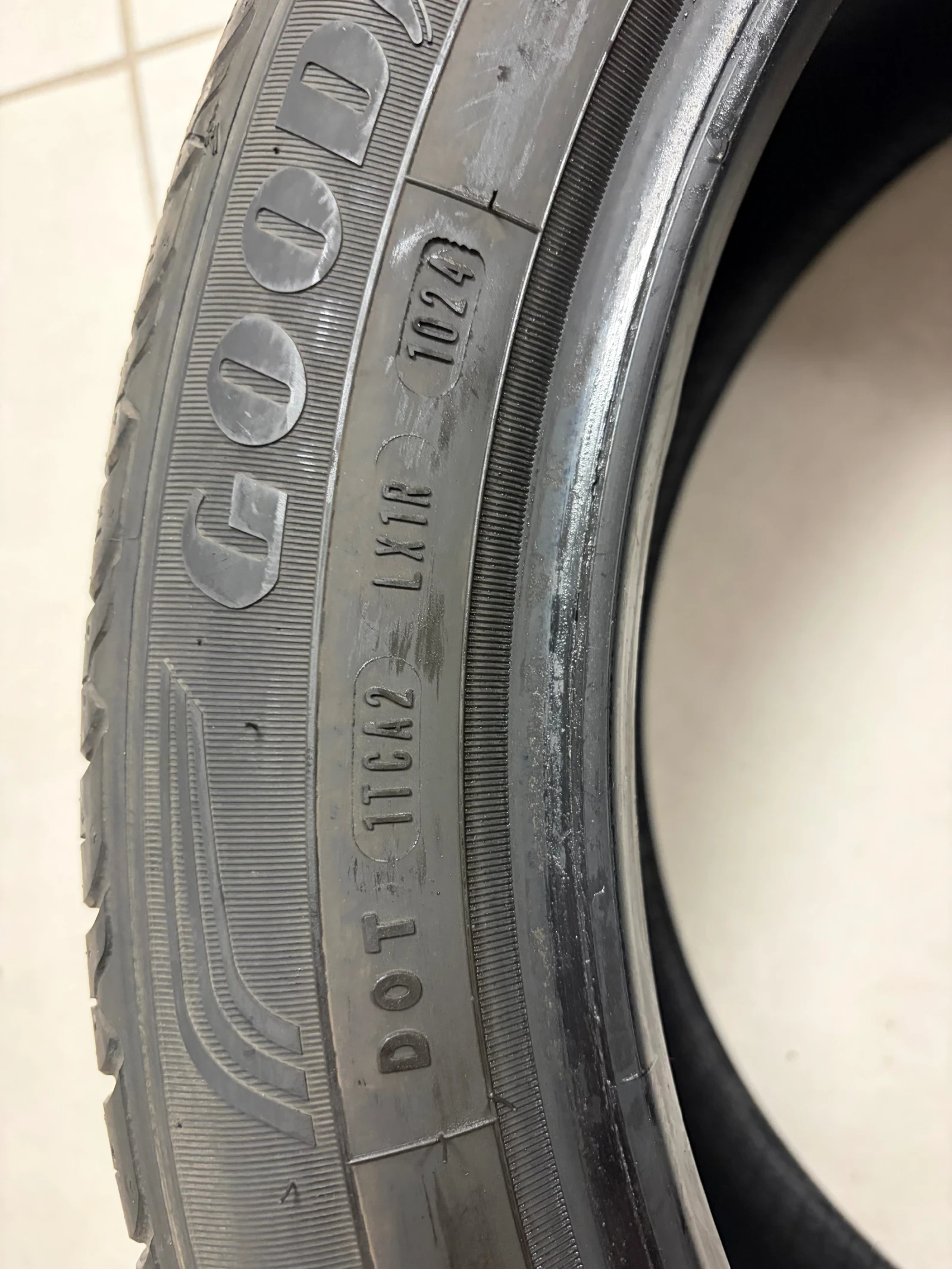 Гуми Летни 245/45R19, снимка 2 - Гуми и джанти - 55332197