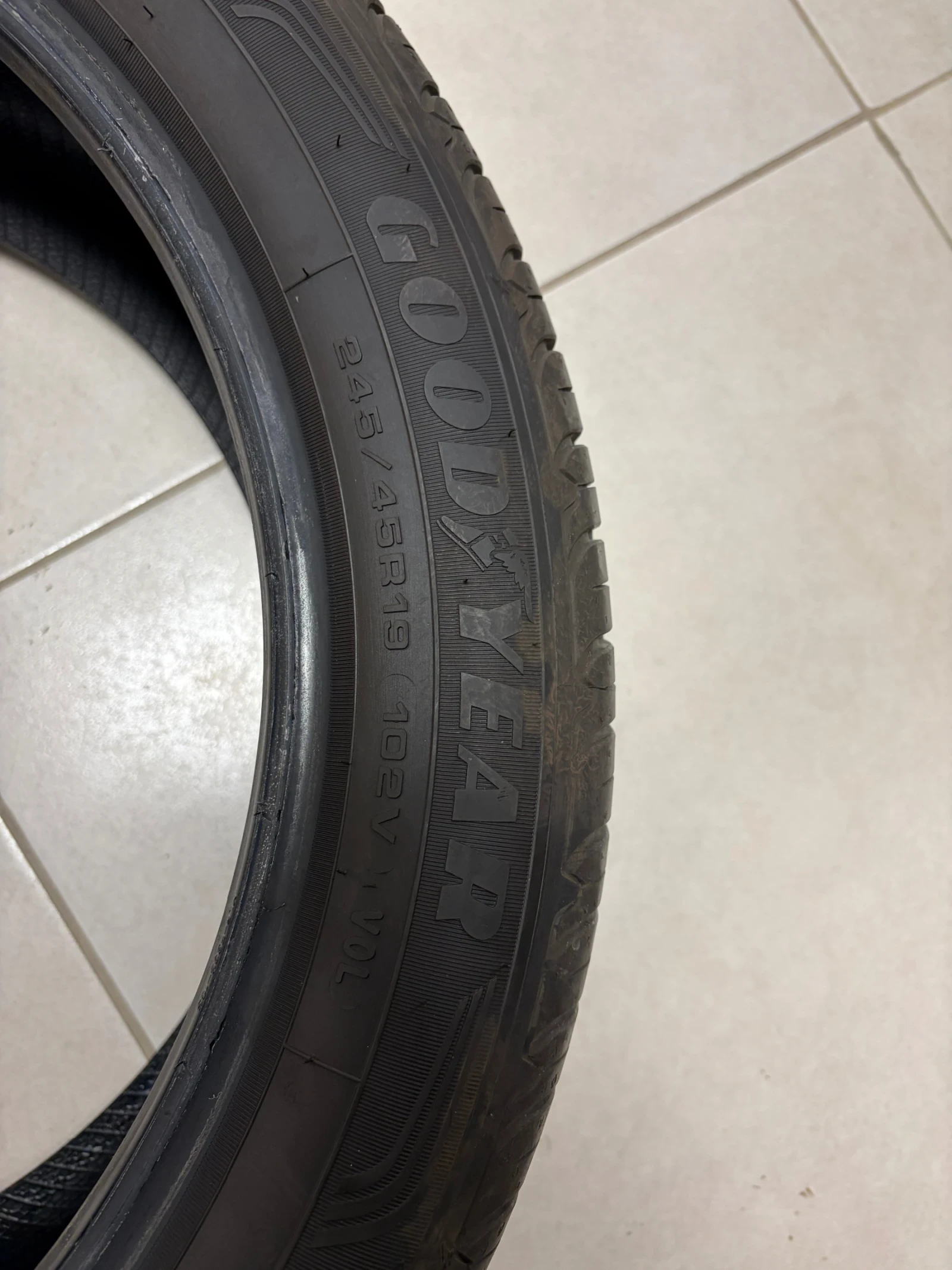 Гуми Летни 245/45R19, снимка 4 - Гуми и джанти - 55332197