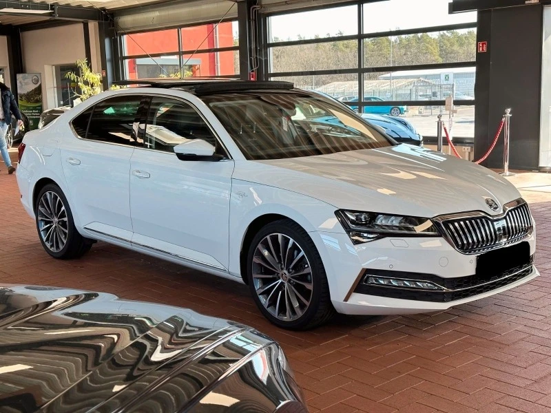 Skoda Superb 2.0TDI*DSG*L&K*19Zoll*PANO*CANTON*DCC, снимка 2 - Автомобили и джипове - 47217093