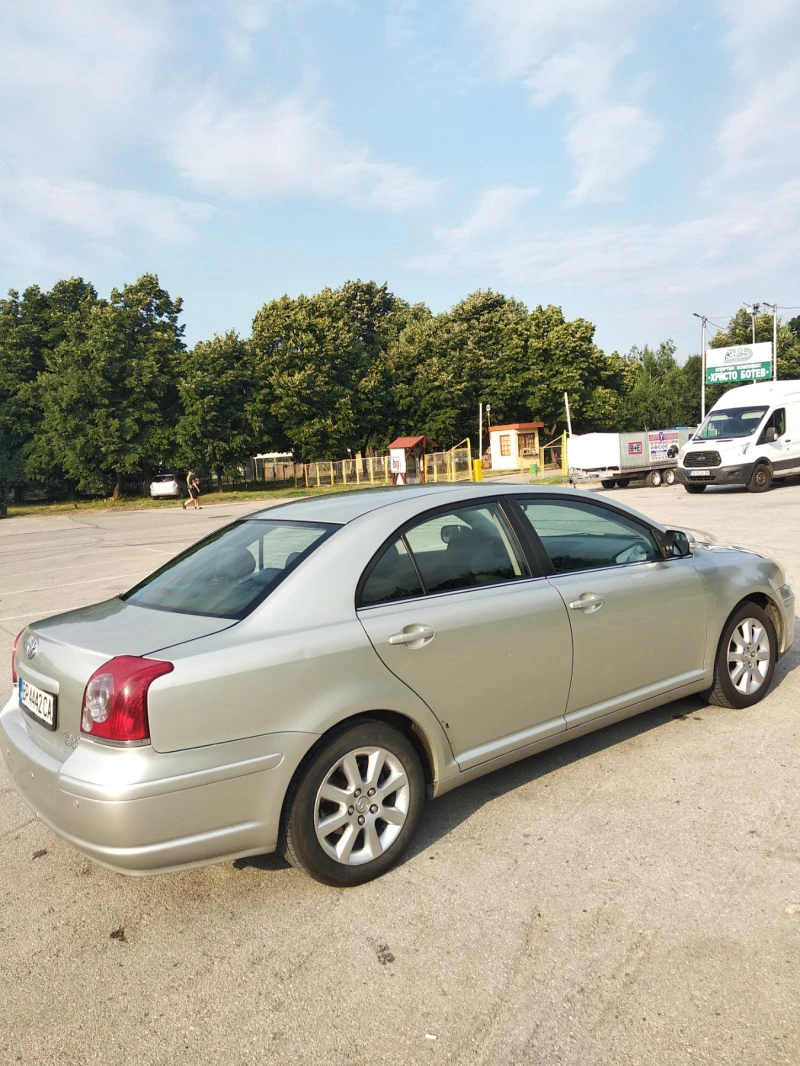 Toyota Avensis 2.2 D4D, снимка 7 - Автомобили и джипове - 41568087