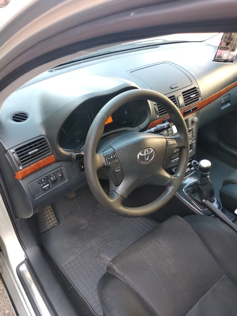 Toyota Avensis 2.2 D4D, снимка 9 - Автомобили и джипове - 41568087