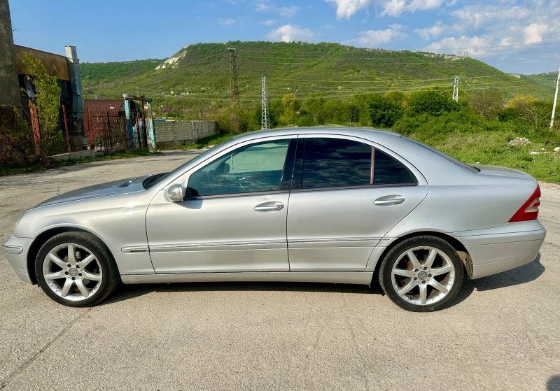 Mercedes-Benz C 220, снимка 4 - Автомобили и джипове - 47539917