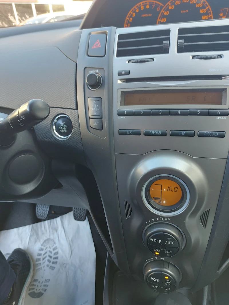 Toyota Yaris  KEYLESS  1, 33-l-Dual-VVT-i Cool, снимка 8 - Автомобили и джипове - 47312619