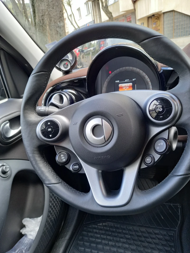 Smart Forfour, снимка 6 - Автомобили и джипове - 48105710