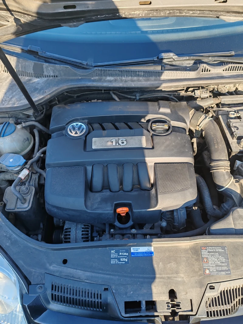 VW Golf 1.6 16VГаз-Бензин, снимка 16 - Автомобили и джипове - 49362687