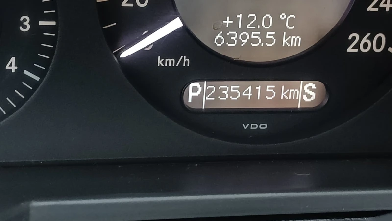 Mercedes-Benz E 220 ЕЛЕГАНС, снимка 12 - Автомобили и джипове - 52649612
