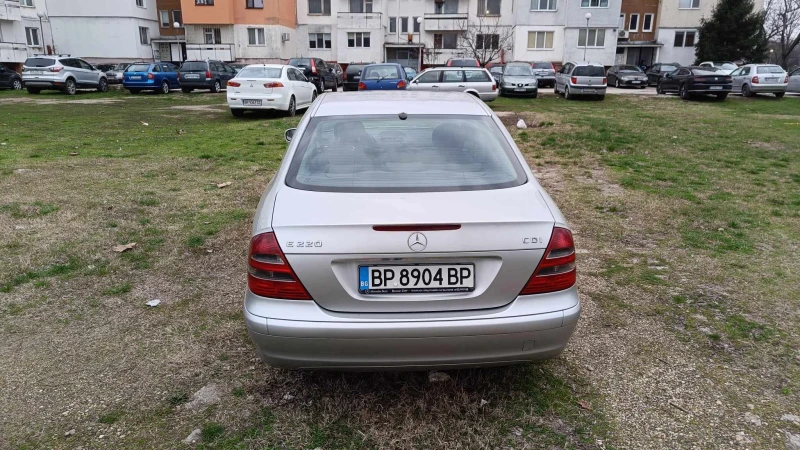 Mercedes-Benz E 220 ЕЛЕГАНС, снимка 6 - Автомобили и джипове - 52649612