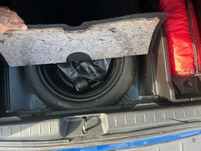 Toyota Yaris 1.4 ДИЗЕЛ, снимка 13 - Автомобили и джипове - 52290359