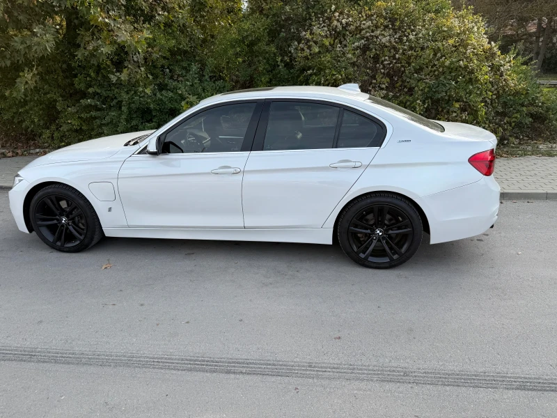 BMW 330 Plug-in Hybrid , снимка 5 - Автомобили и джипове - 52293890