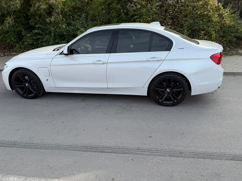 BMW 330 Plug-in Hybrid , снимка 6 - Автомобили и джипове - 52293890