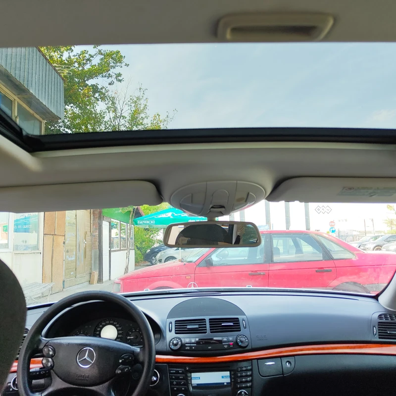 Mercedes-Benz E 200, снимка 8 - Автомобили и джипове - 52368457