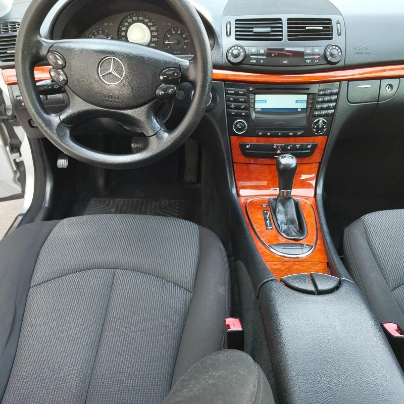 Mercedes-Benz E 200, снимка 7 - Автомобили и джипове - 52368457