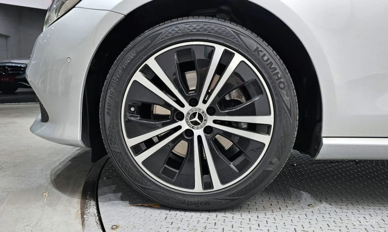 Mercedes-Benz E 220, снимка 5 - Автомобили и джипове - 53308277