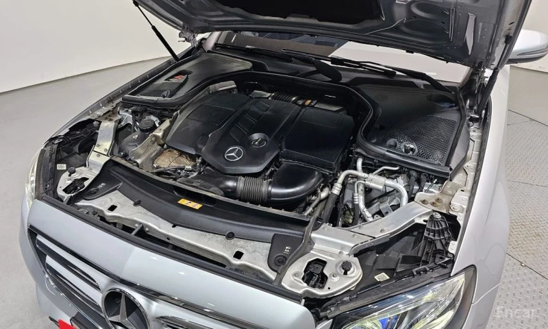 Mercedes-Benz E 220, снимка 6 - Автомобили и джипове - 53308277