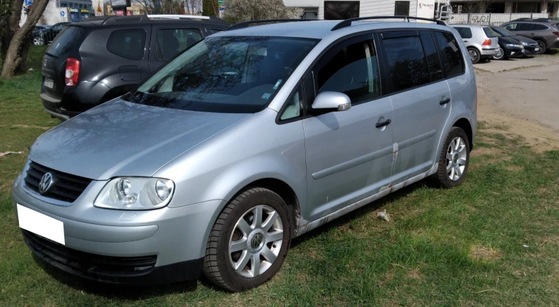 VW Touran Ecofuel Фабричен Метан, снимка 4 - Автомобили и джипове - 53411633