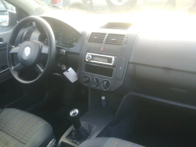 VW Polo 1.2i/1.4 TDi, снимка 7 - Автомобили и джипове - 24523911