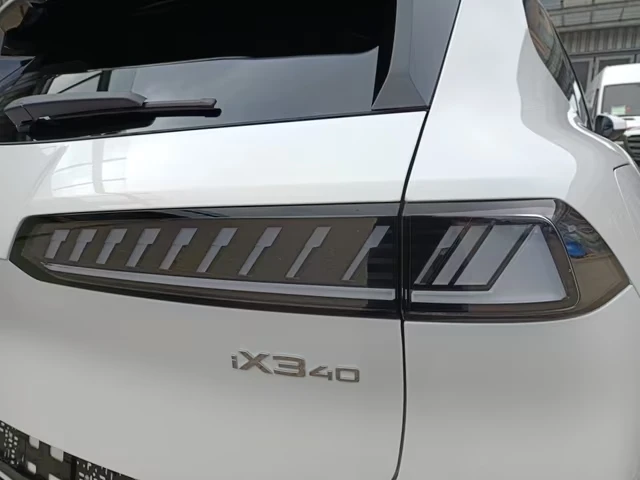 BMW iX3 40 / M SPORT / ICONIC GLOW / HUD / , снимка 7 - Автомобили и джипове - 55471874