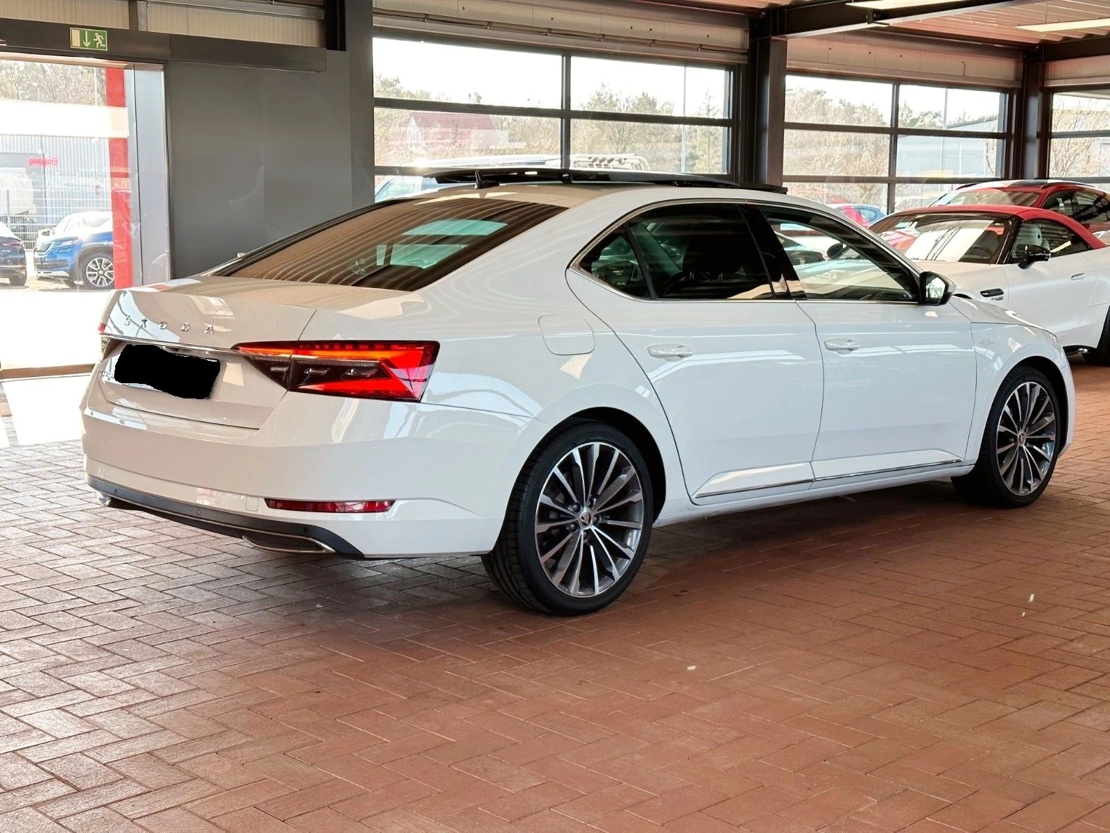 Skoda Superb 2.0TDI*DSG*L&K*19Zoll*PANO*CANTON*DCC - изображение 7