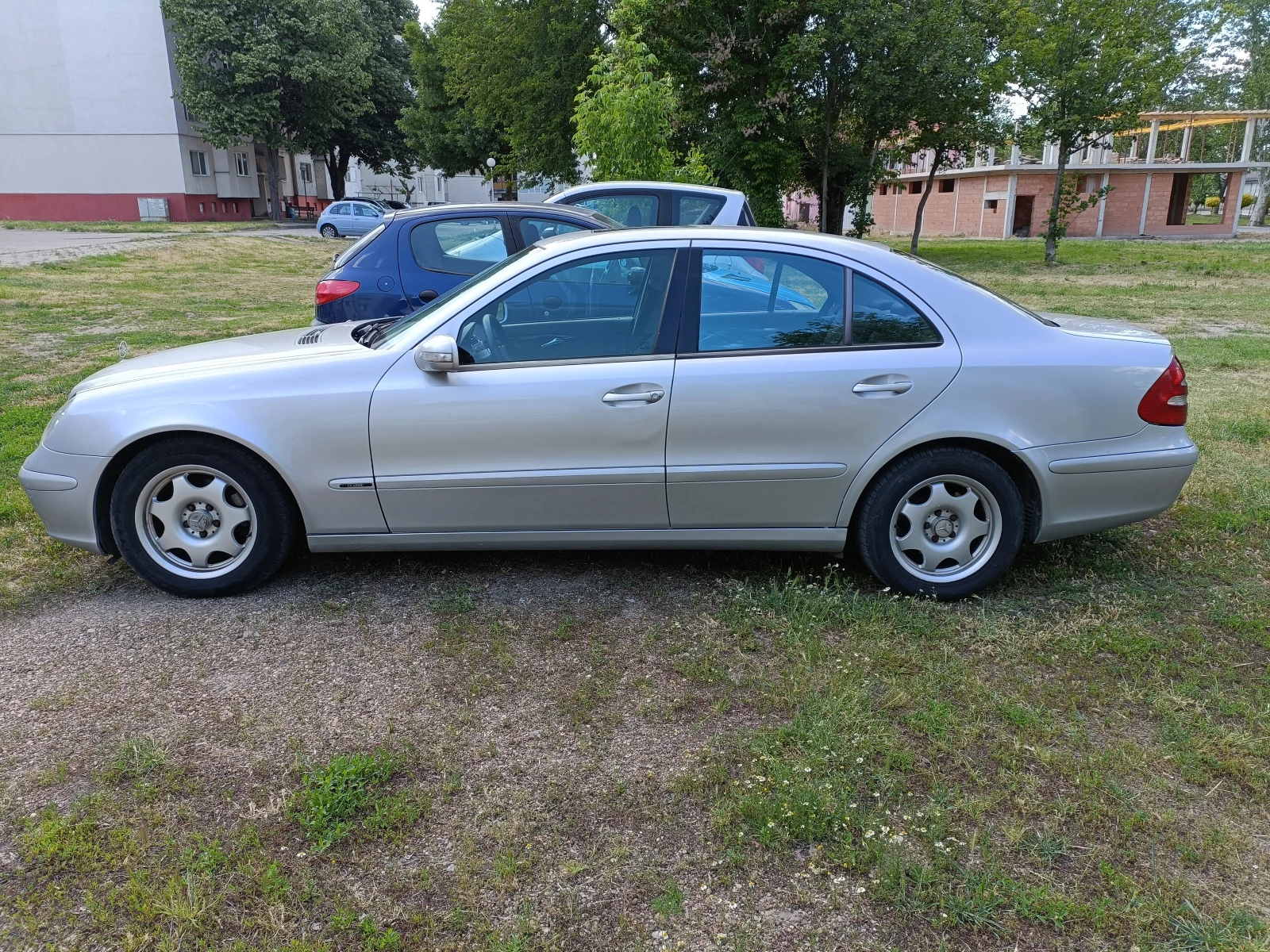 Mercedes-Benz E 220 ЕЛЕГАНС - изображение 8