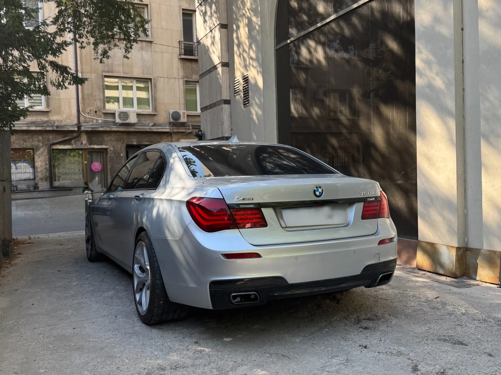 BMW 750 Li xDrive - изображение 6