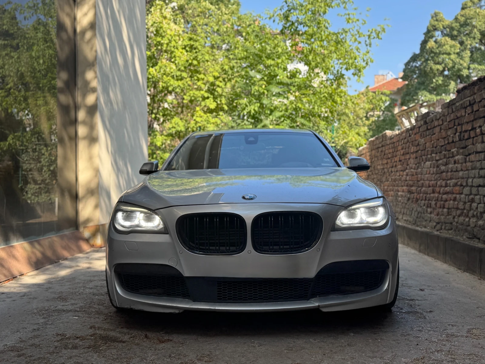 BMW 750 Li xDrive - изображение 2