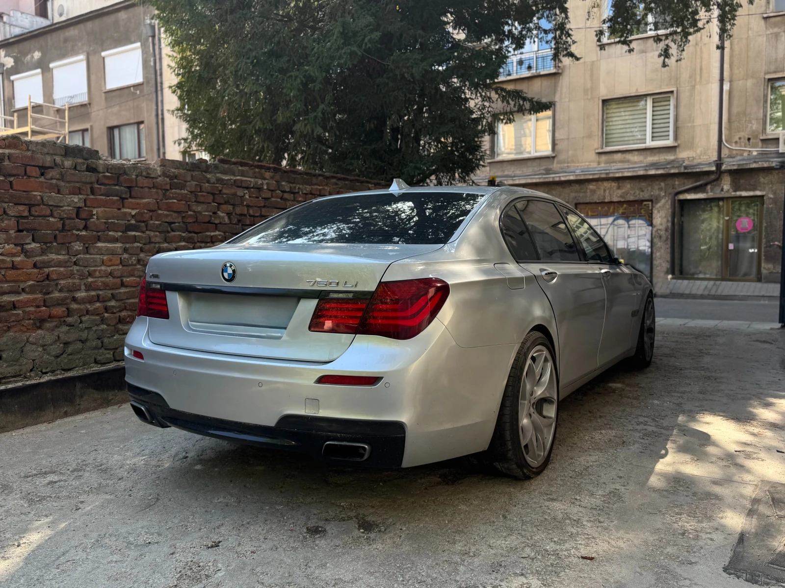 BMW 750 Li xDrive - изображение 4