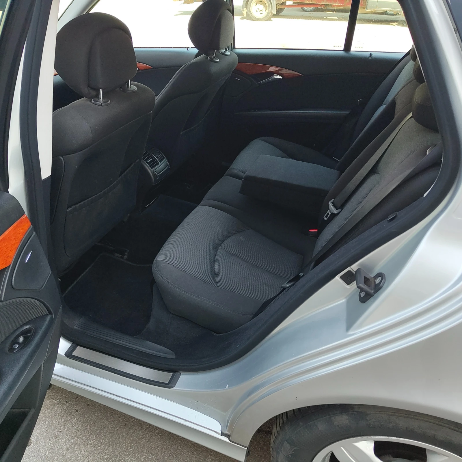 Mercedes-Benz E 200  - изображение 6