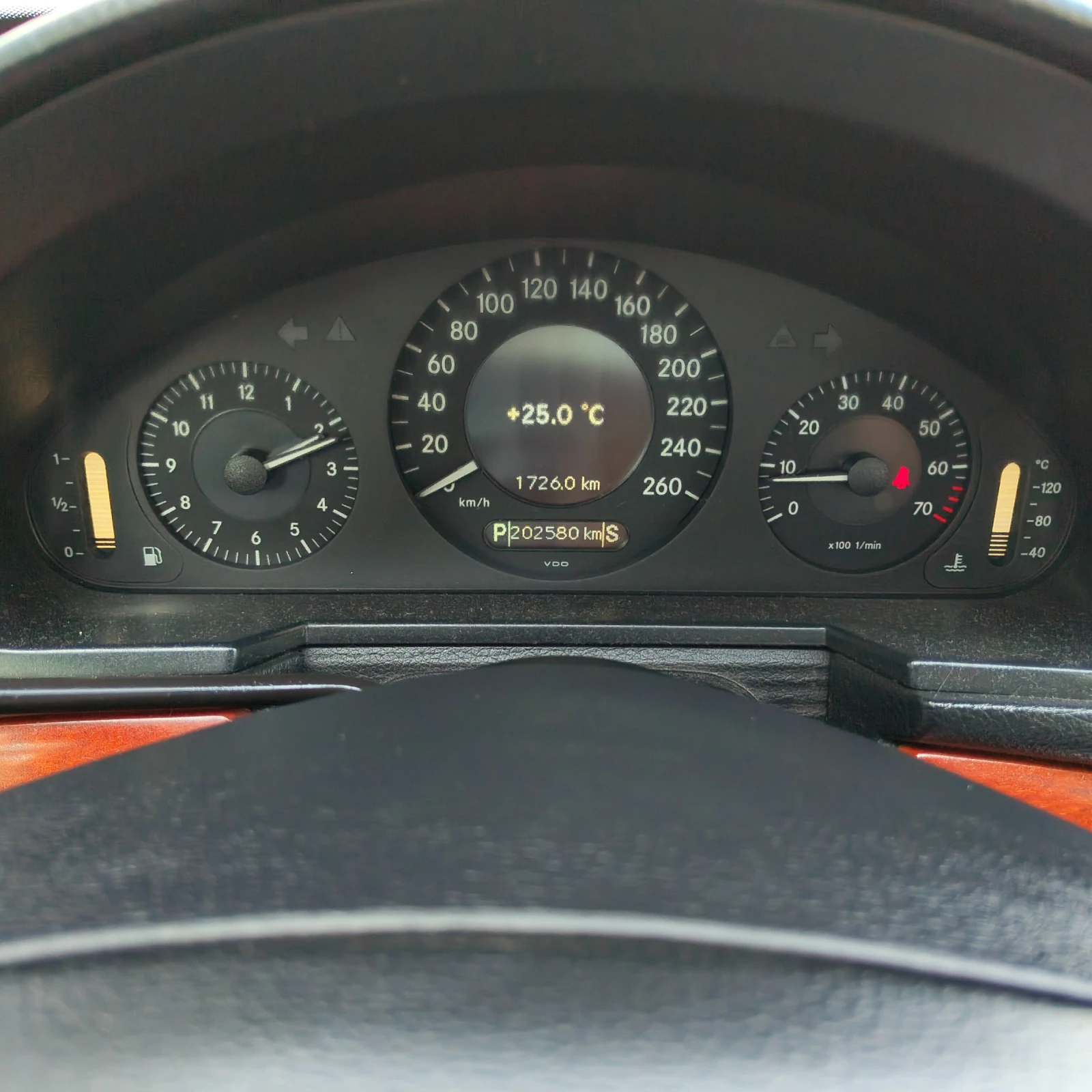 Mercedes-Benz E 200  - изображение 4