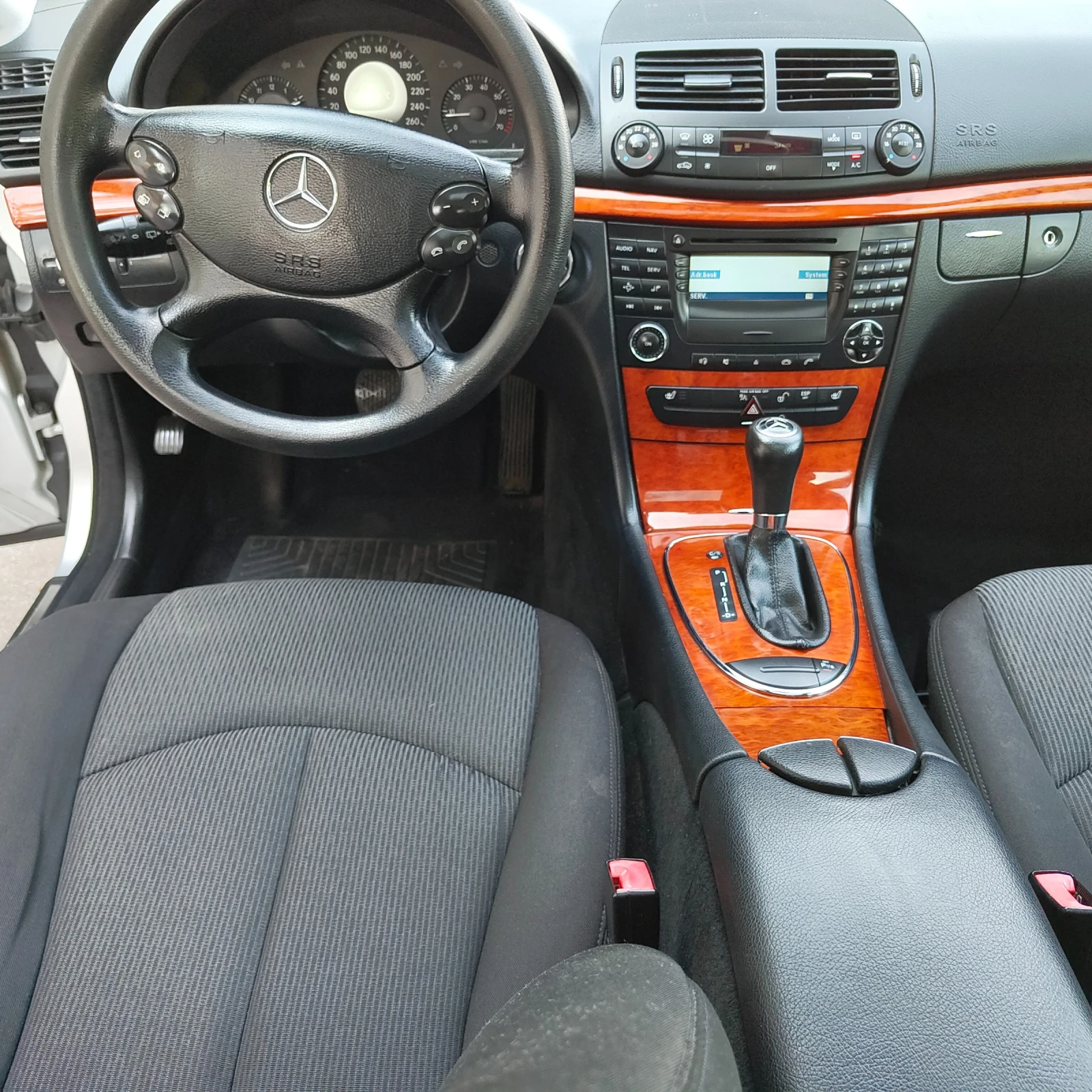 Mercedes-Benz E 200  - изображение 7