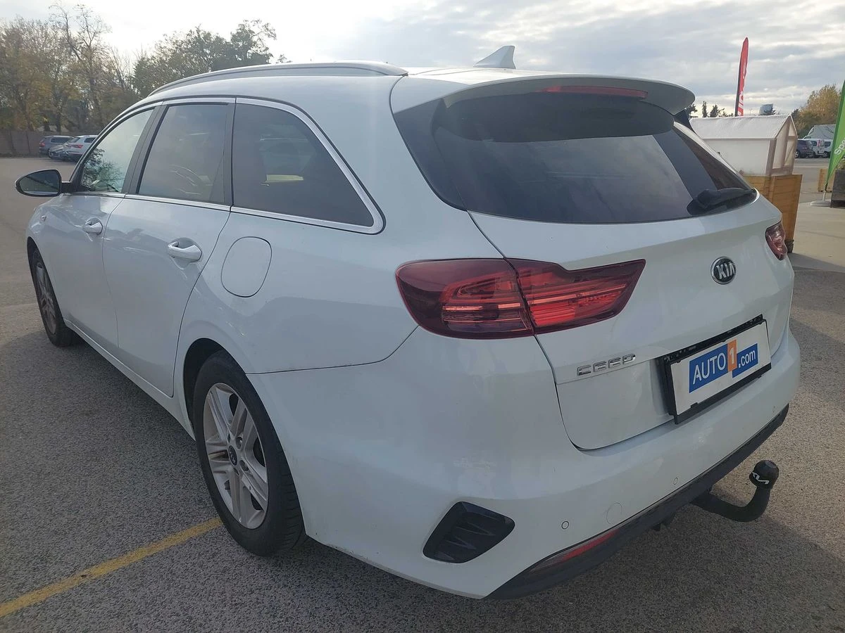 Kia Ceed * 1.6 CRDi Silber* АВТОФИНАНСИРАНЕ*  - изображение 6