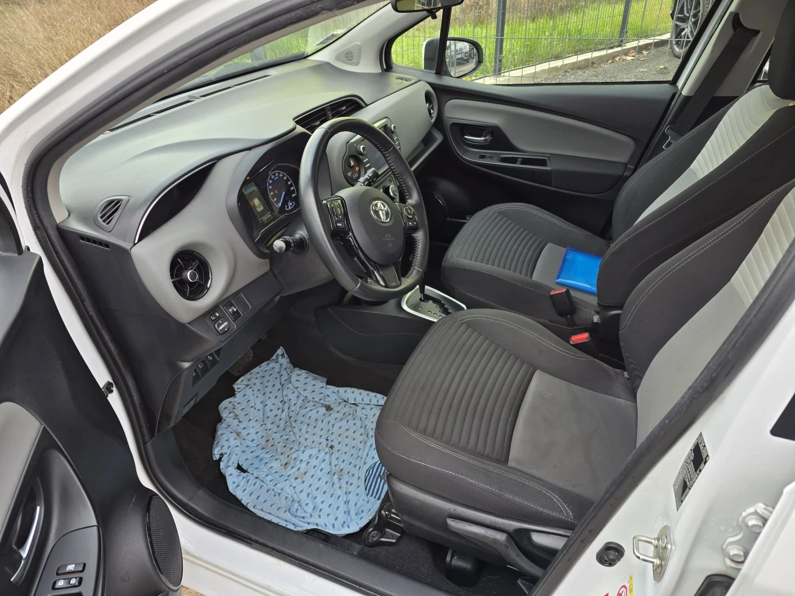 Toyota Yaris 1.8 HYBRID/FACE - изображение 7