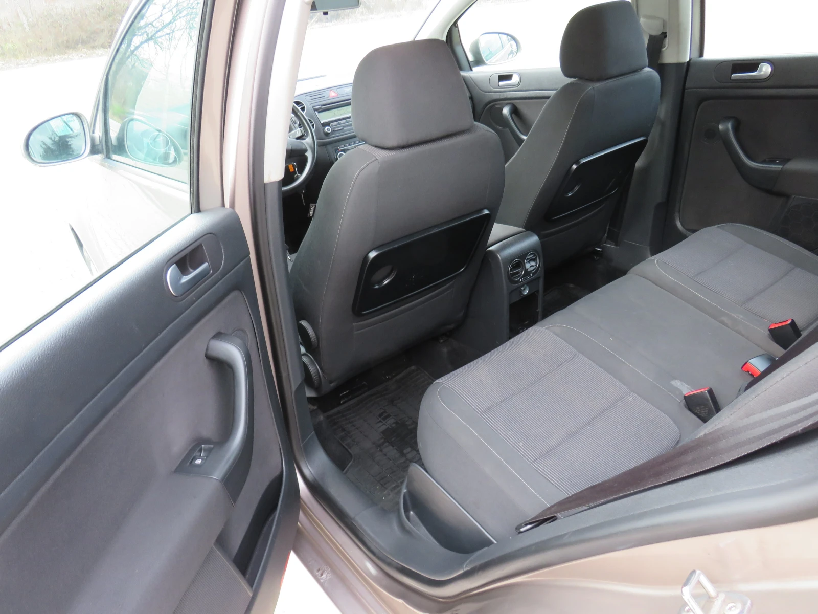 VW Golf Plus * 2.0TDI РЪЧКА ТОП СЪСТОЯНИЕ*  - изображение 10