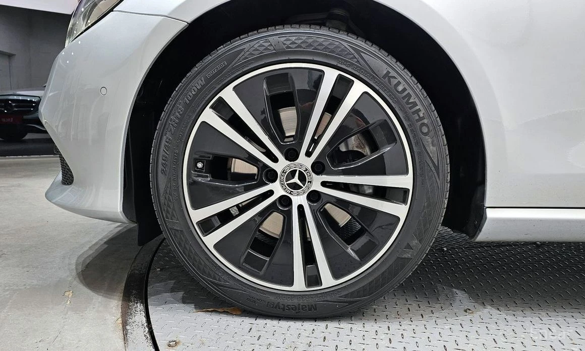 Mercedes-Benz E 220  - изображение 5