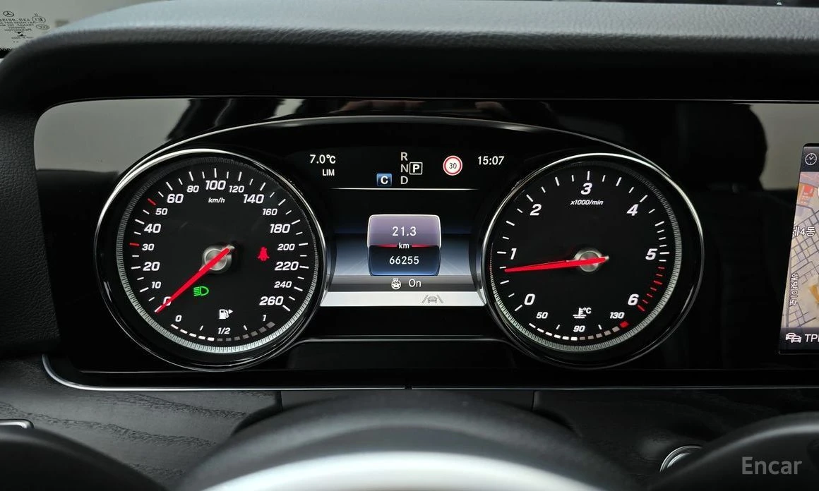 Mercedes-Benz E 220  - изображение 8