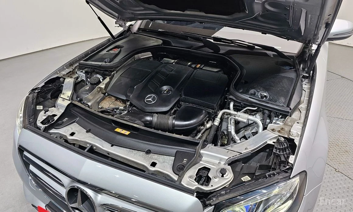Mercedes-Benz E 220  - изображение 6