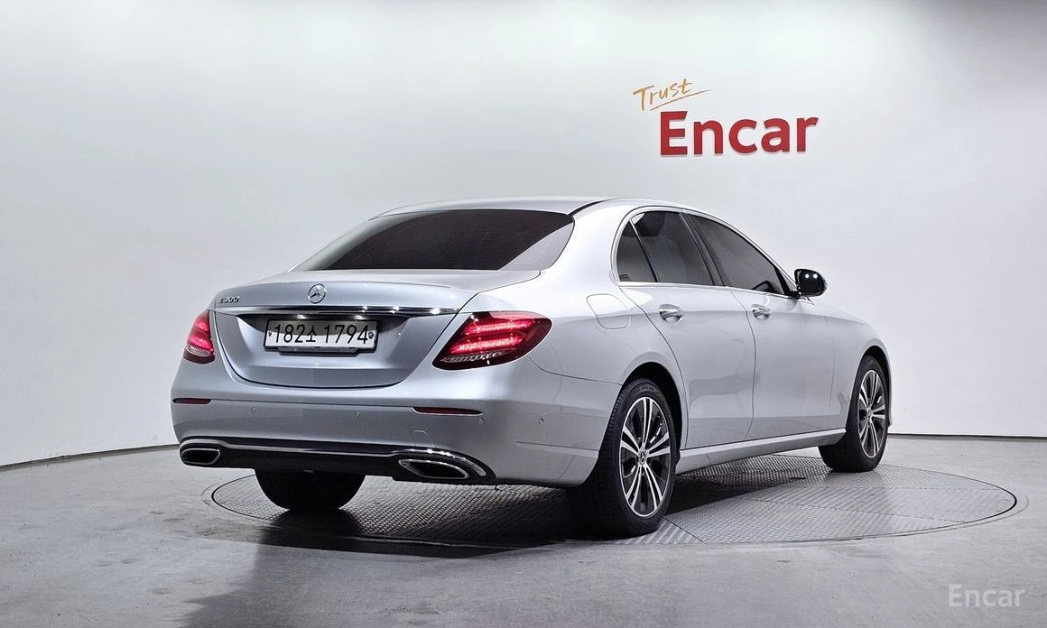 Mercedes-Benz E 220  - изображение 2