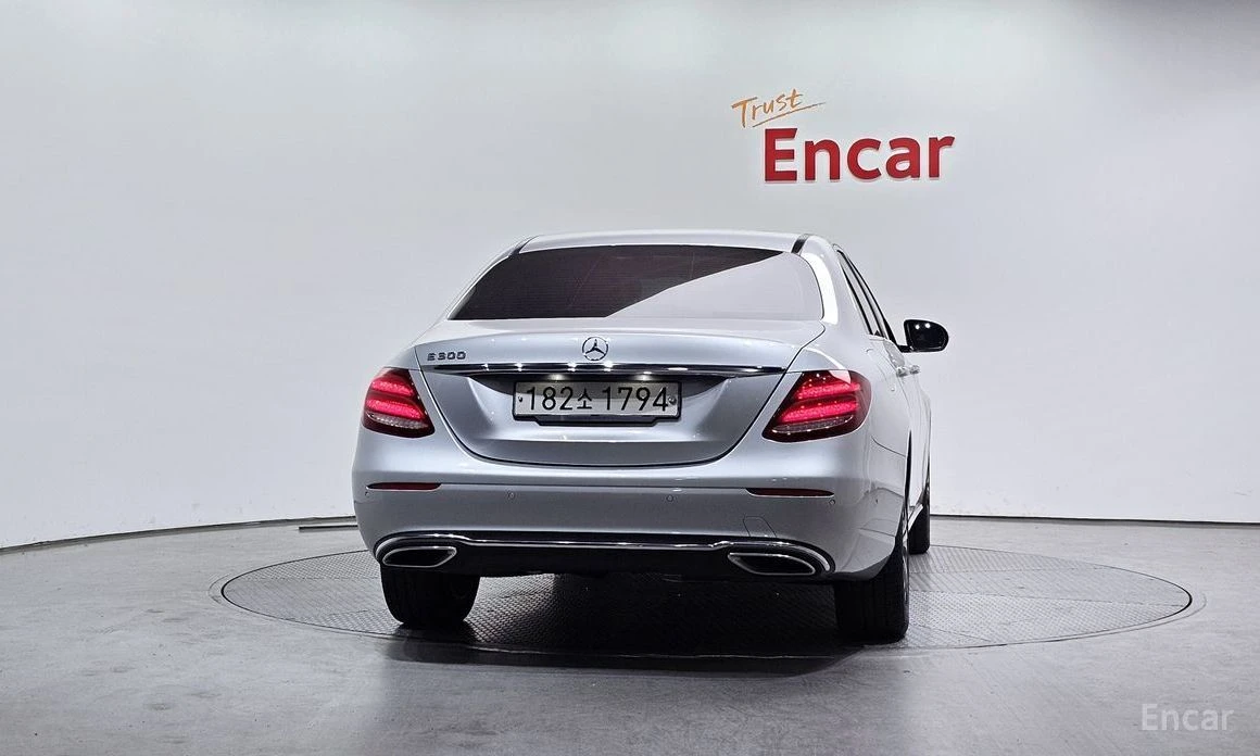 Mercedes-Benz E 220  - изображение 4