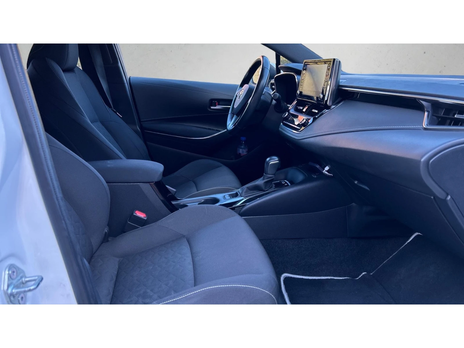 Toyota Corolla 1. 8 HSD Executive, ������� ������ �� 222   | Mobile.bg � ����������� 9