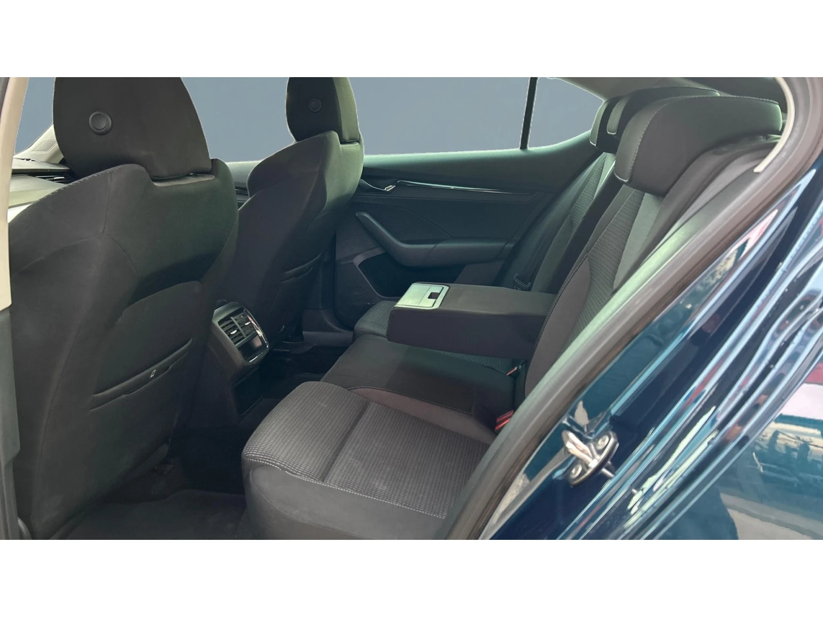 Skoda Octavia 2.0 TDi M/T, Месечна вноска от 199  , снимка 15 - Автомобили и джипове - 53706926