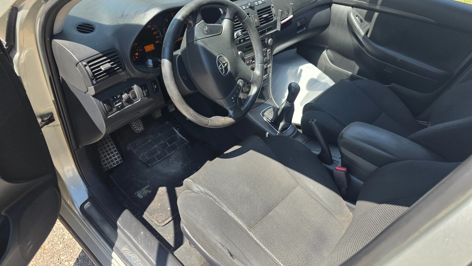 Toyota Avensis 2.0d, снимка 15 - Автомобили и джипове - 53879974
