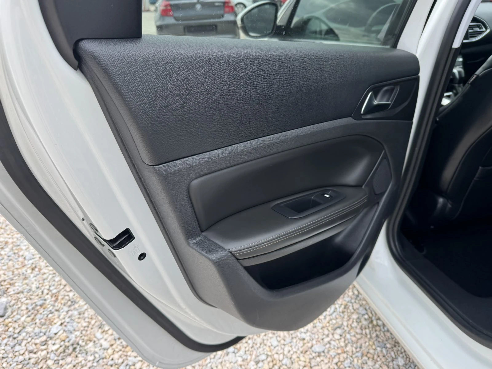 Peugeot 308 2.0BlueHDI | Mobile.bg � ����������� 7