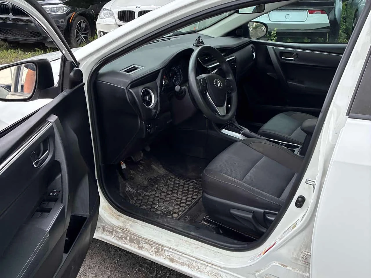 Toyota Corolla * 4dr Sdn * АВТОКРЕДИТ БЕЗ ПЪРВОНАЧАЛНА ВНОСКА* , снимка 5 - Автомобили и джипове - 55070312