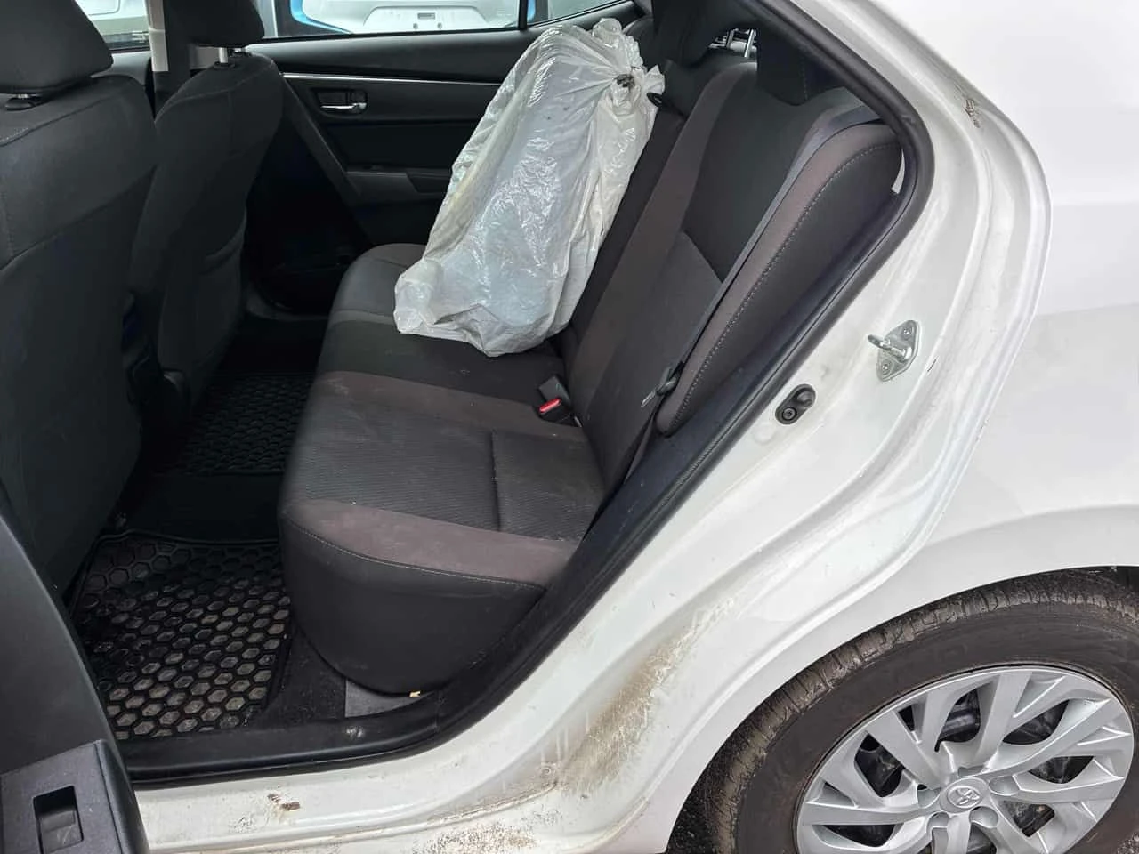 Toyota Corolla * 4dr Sdn * АВТОКРЕДИТ БЕЗ ПЪРВОНАЧАЛНА ВНОСКА* , снимка 12 - Автомобили и джипове - 55070312